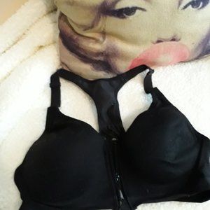 Victoria's Secret Knockout Zipper 36C Sports Bra